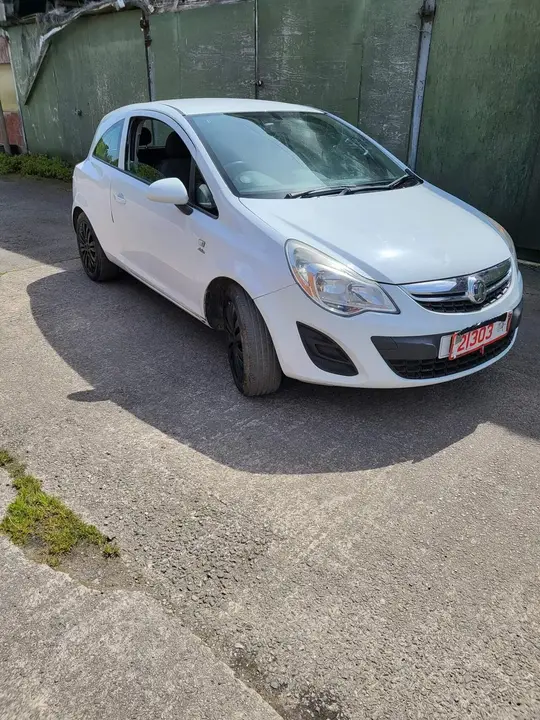 Vauxhall Corsa 2013 photo 2