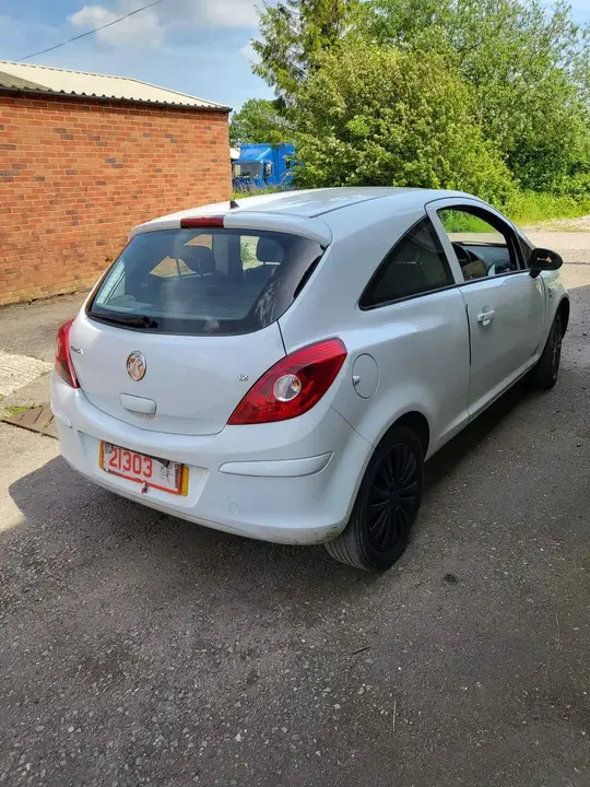 Vauxhall Corsa 2013 photo 3