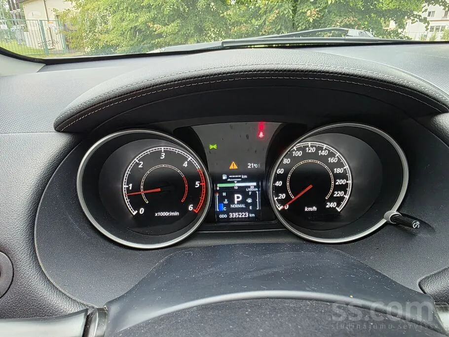 Mitsubishi Outlander 2011 photo 4