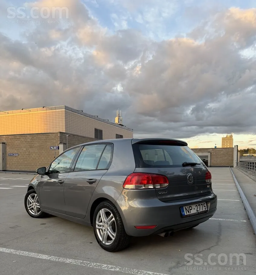 Volkswagen Golf 2010 photo 3