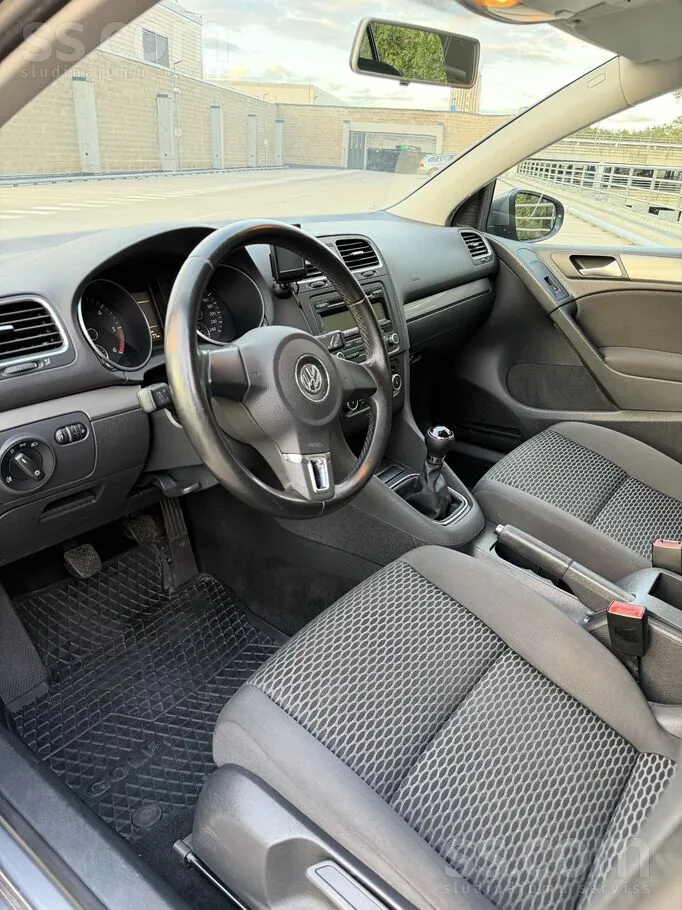 Volkswagen Golf 2010 photo 5