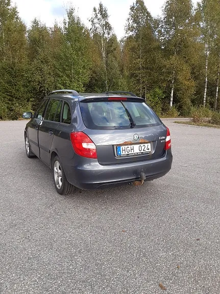 Skoda Fabia 2011 photo 4