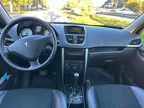 Peugeot 207 2012 photo 5