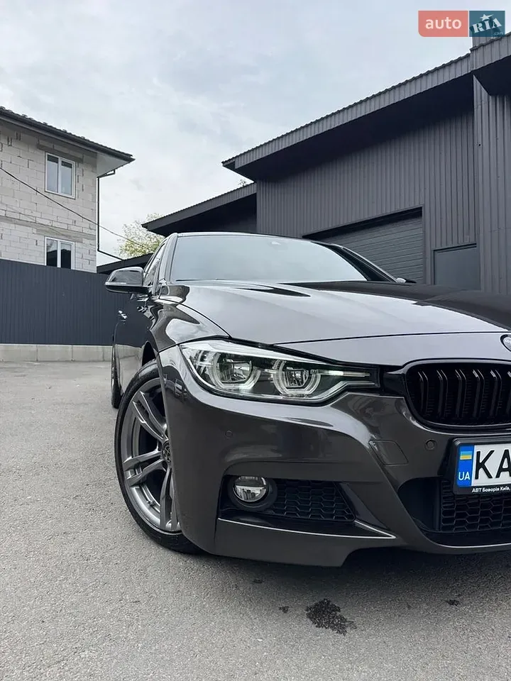BMW 3 Series 2018 photo 2