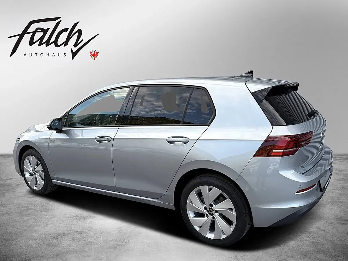 Volkswagen Golf 2026 photo 2