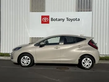 Toyota Aqua 2024 photo 5