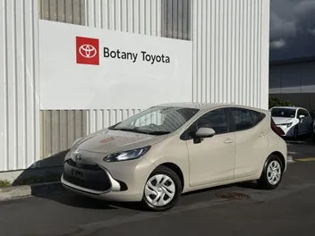 Toyota Aqua 2024 photo 2