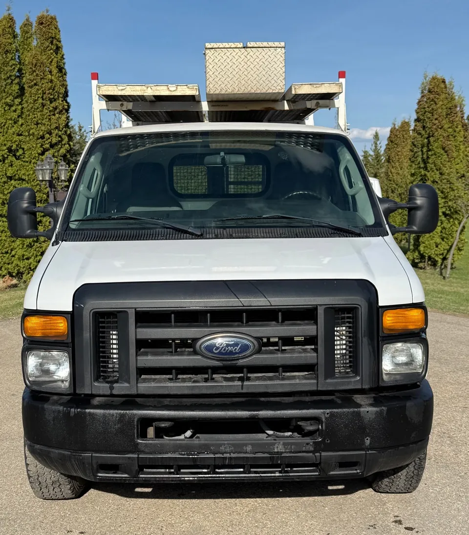 Ford E350 2012 photo 2