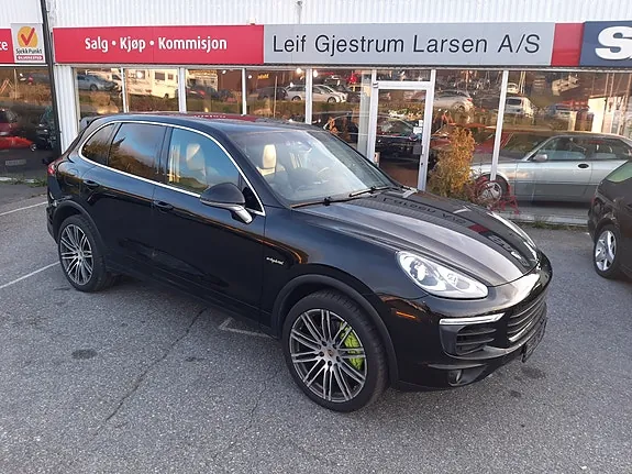 Porsche Cayenne S 2015 photo 2