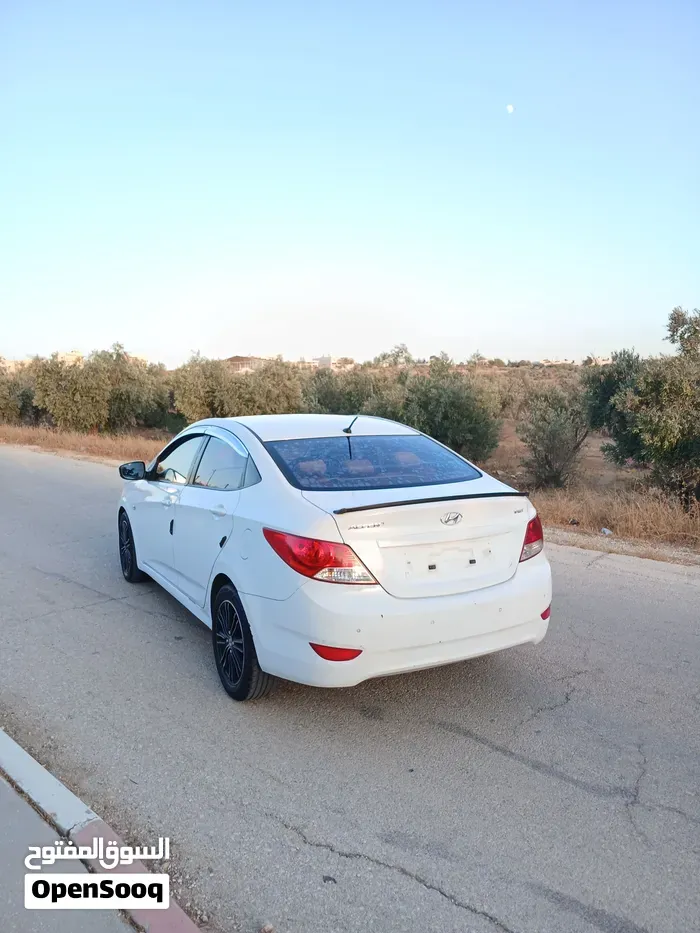 Hyundai Accent 2014 photo 4