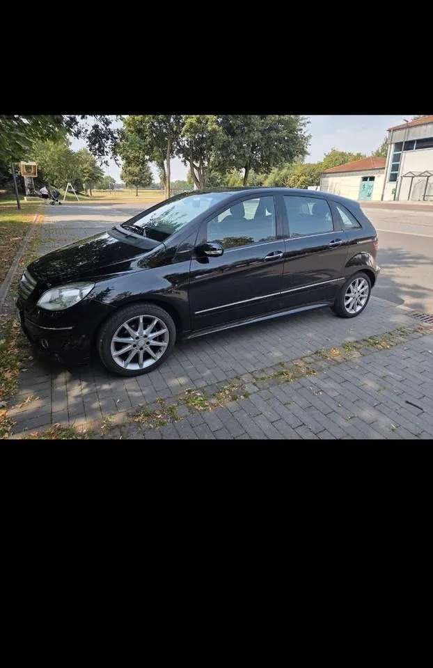 Mercedes-Benz B 200