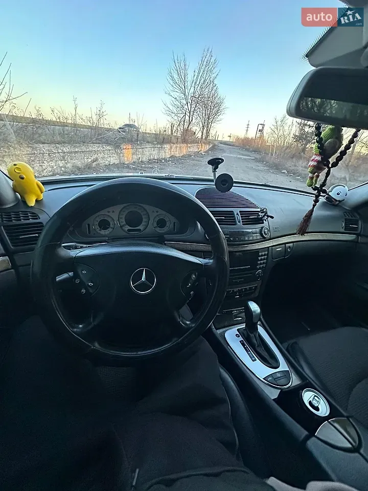 Mercedes-Benz E-Class 2003 photo 3
