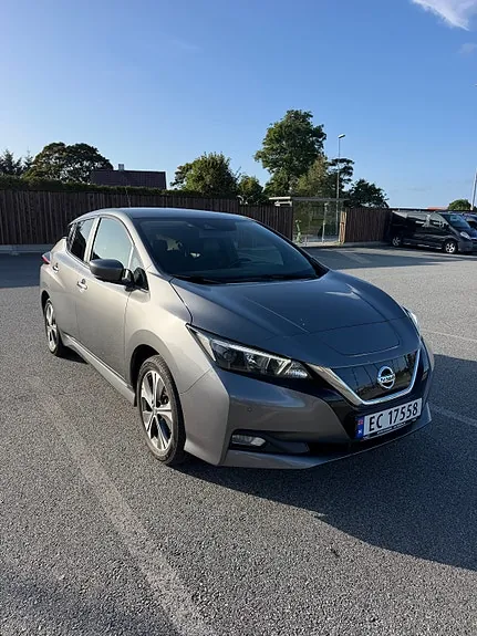 Nissan Leaf 2021 photo 2