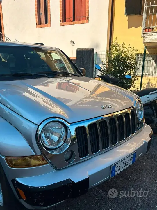 Jeep Cherokee 2005 photo 3