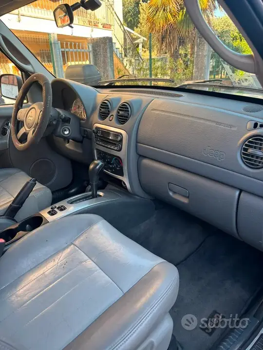 Jeep Cherokee 2005 photo 4