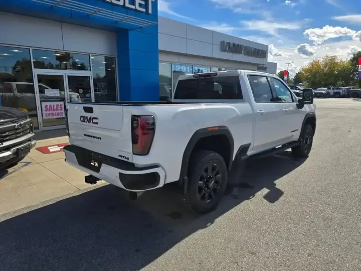 GMC Sierra 3500Hd 2026 photo 3