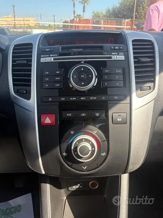 Kia Venga 2011 photo 4