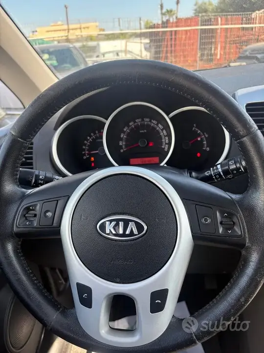 Kia Venga 2011 photo 5