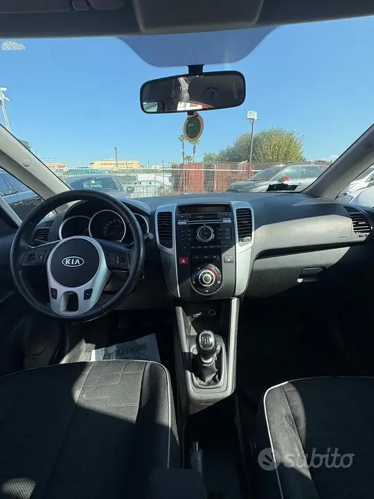 Kia Venga 2011 photo 3