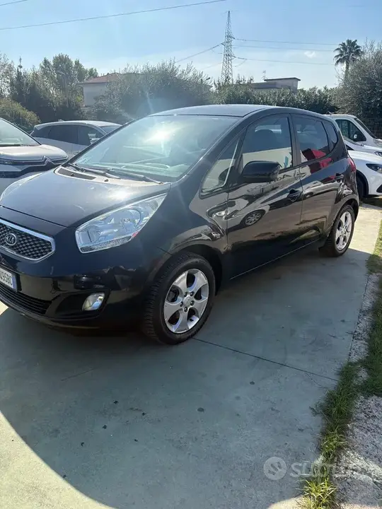 Kia Venga 2011 photo 2