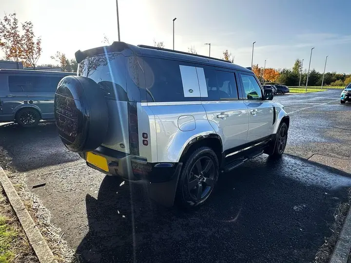 Land Rover Defender 110 2022 photo 3
