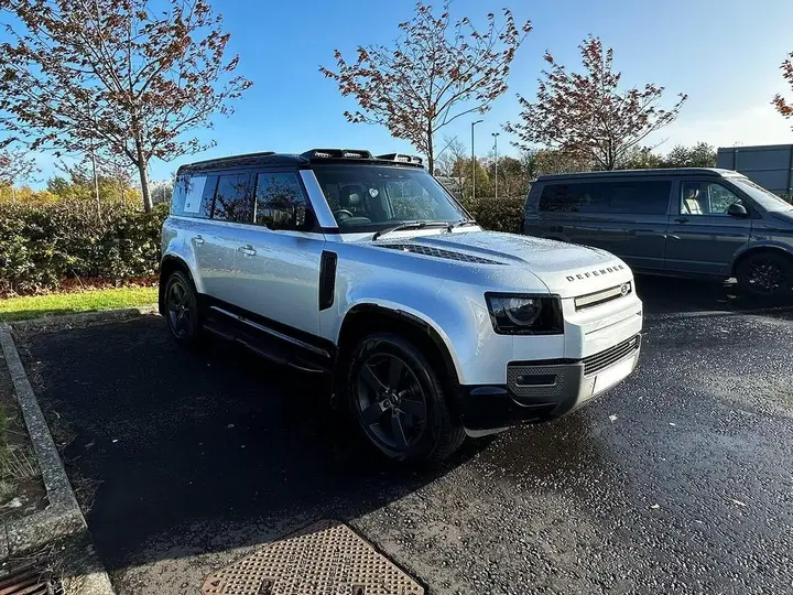 Land Rover Defender 110 2022 photo 2