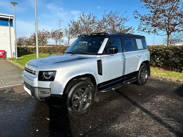 Land Rover Defender 110 2022 photo 5
