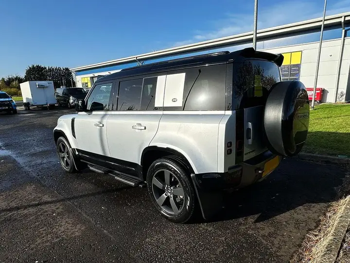 Land Rover Defender 110 2022 photo 4