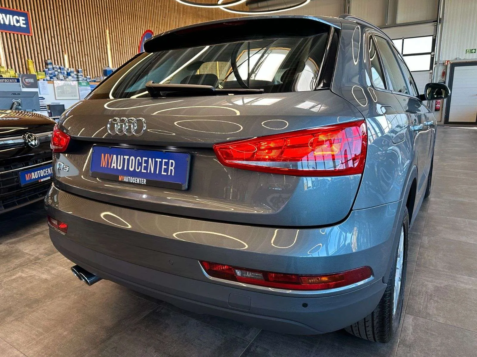 Audi Q3 2017 photo 2