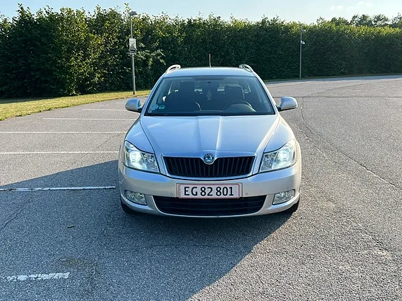 Skoda Octavia 2011 photo 3