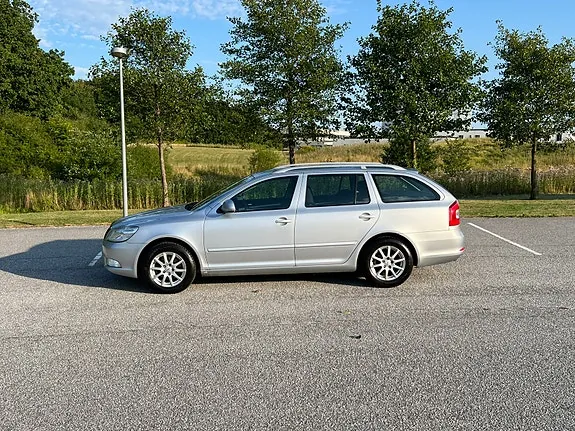 Skoda Octavia 2011 photo 4