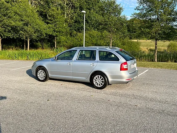 Skoda Octavia 2011 photo 5