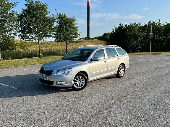 Skoda Octavia 2011 photo 2