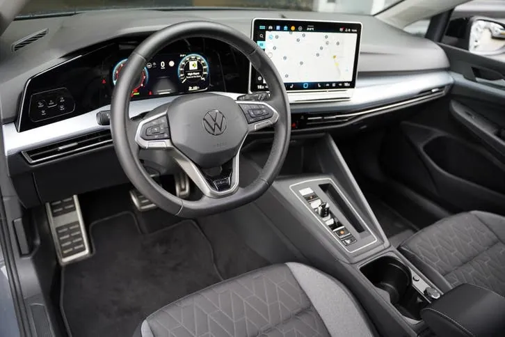 Volkswagen Golf 2025 photo 3