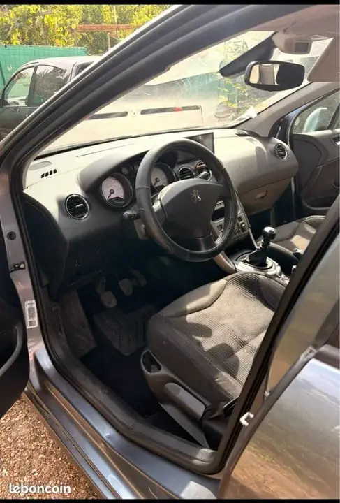 Peugeot 308 2008 photo 3