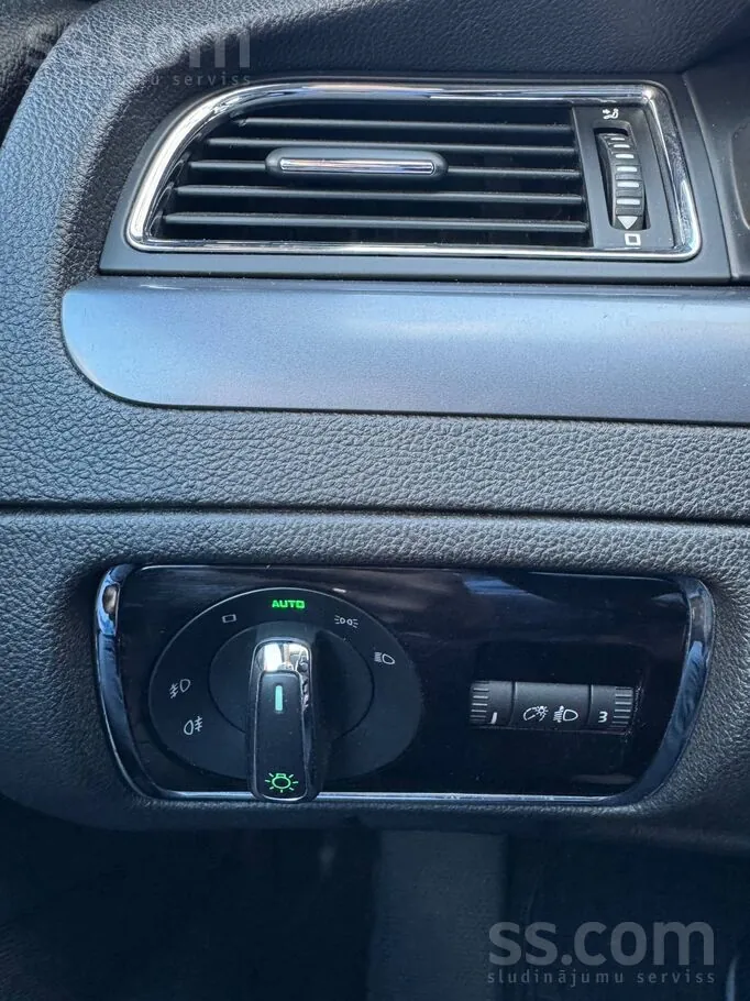 Skoda Superb 2011 photo 5