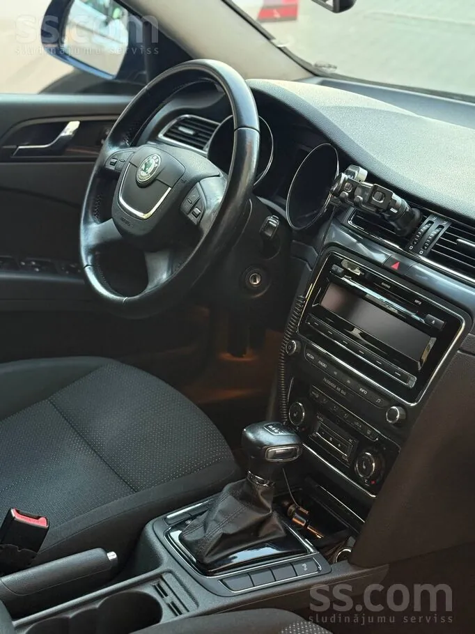 Skoda Superb 2011 photo 3