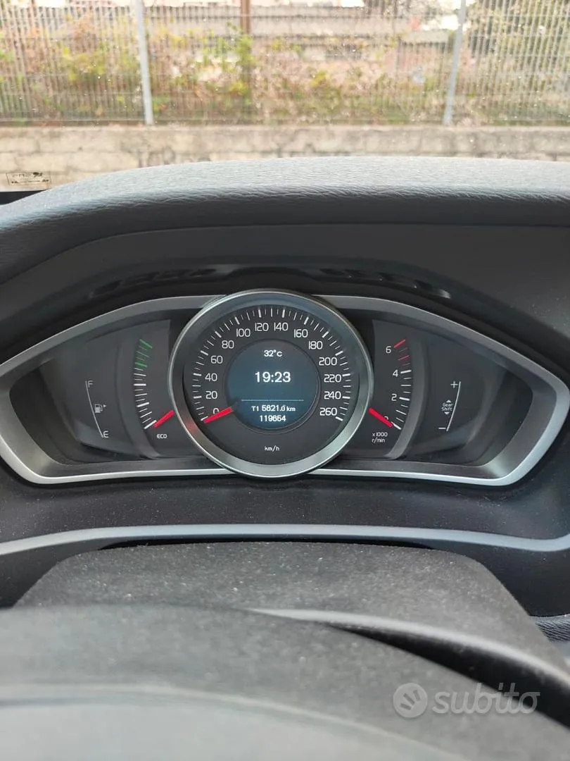 Volvo V40 2016 photo 3