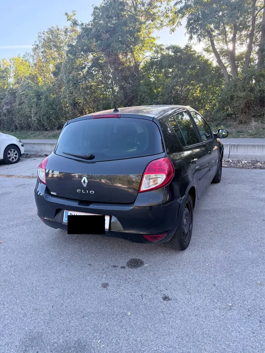 Renault Clio 2010 photo 2