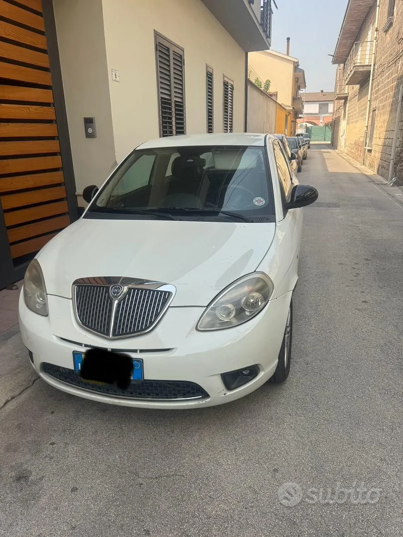 Lancia Ypsilon