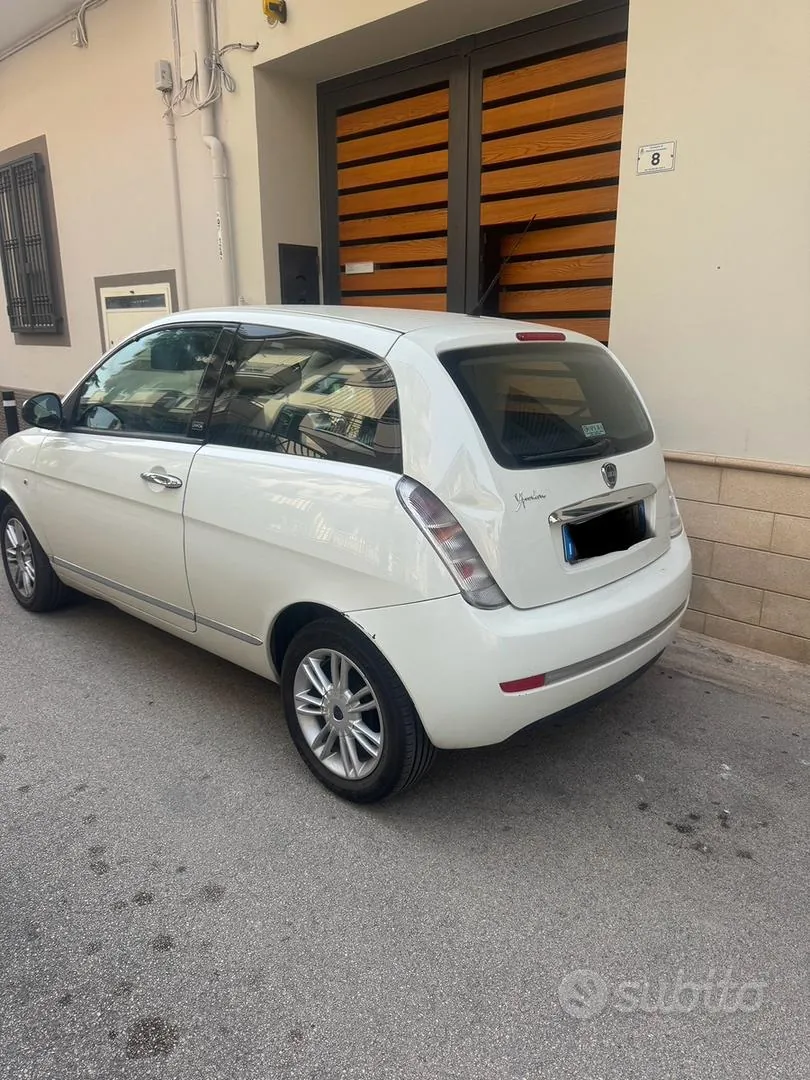 Lancia Ypsilon 2011 photo 2