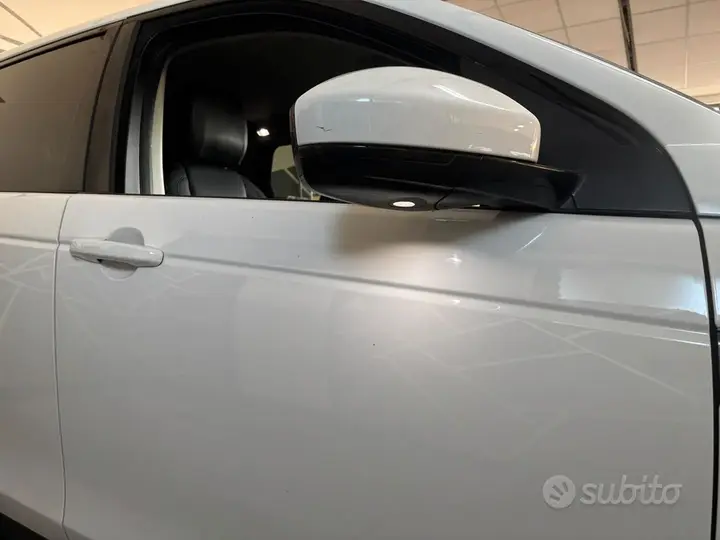 Land Rover Discovery Sport 2017 photo 5