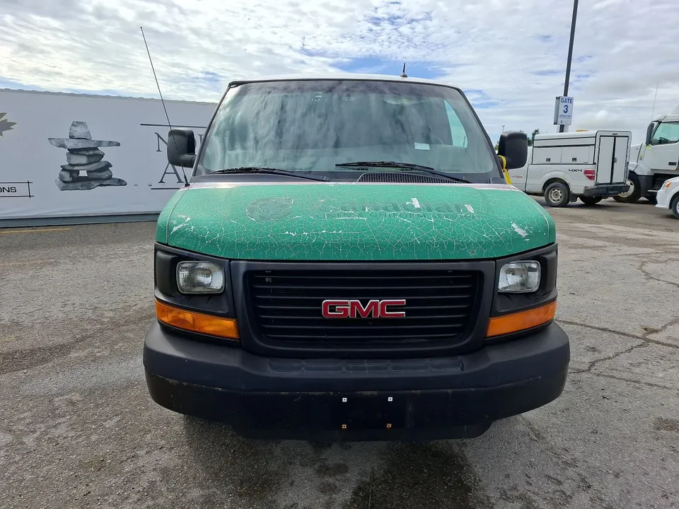 Chevrolet Express 2012 photo 2