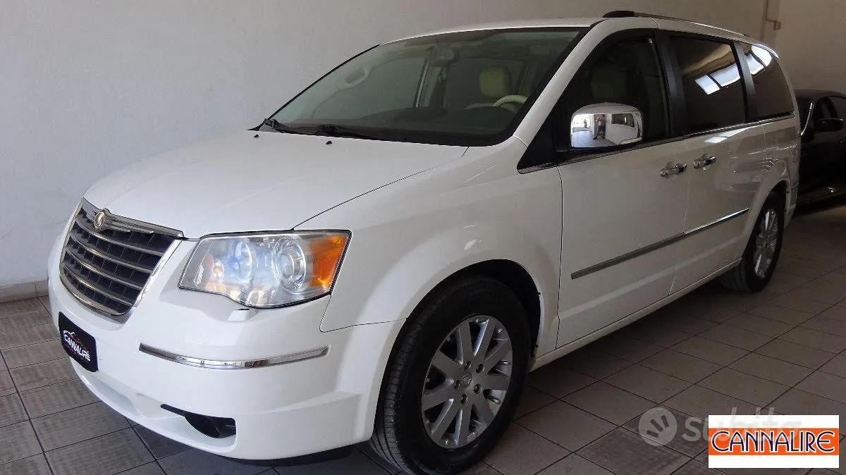 Chrysler Grand Voyager 2011 photo 2