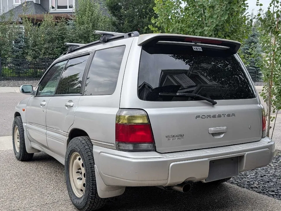 Subaru Forester 1999 photo 2