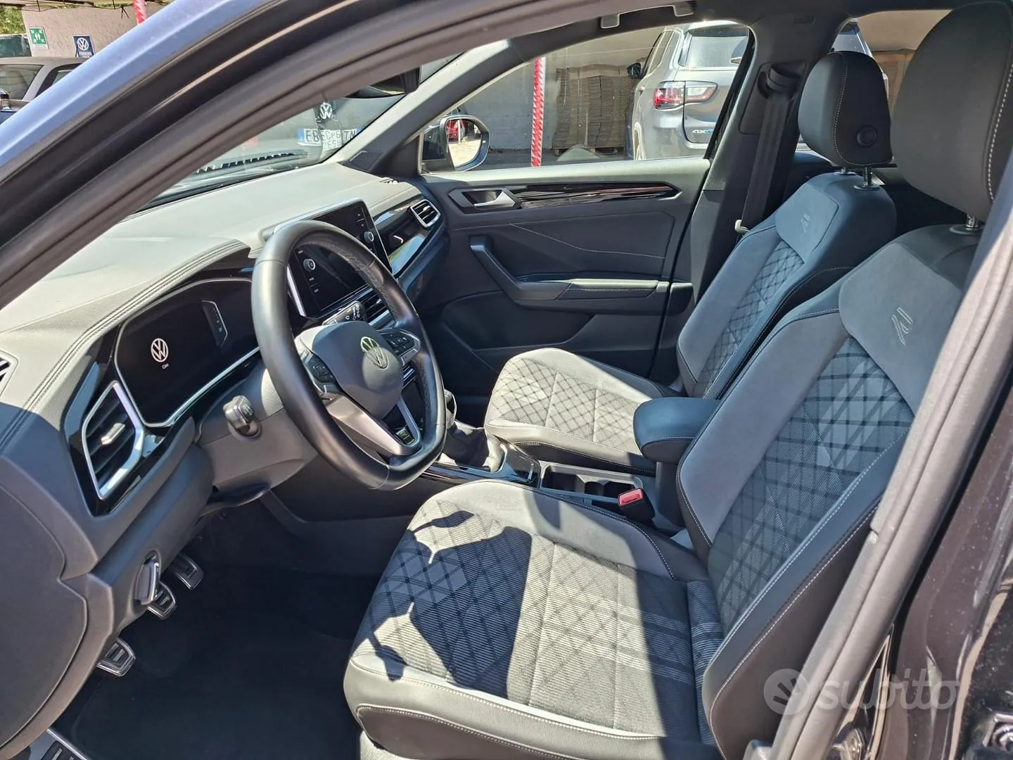 Volkswagen T-Roc 2024 photo 2