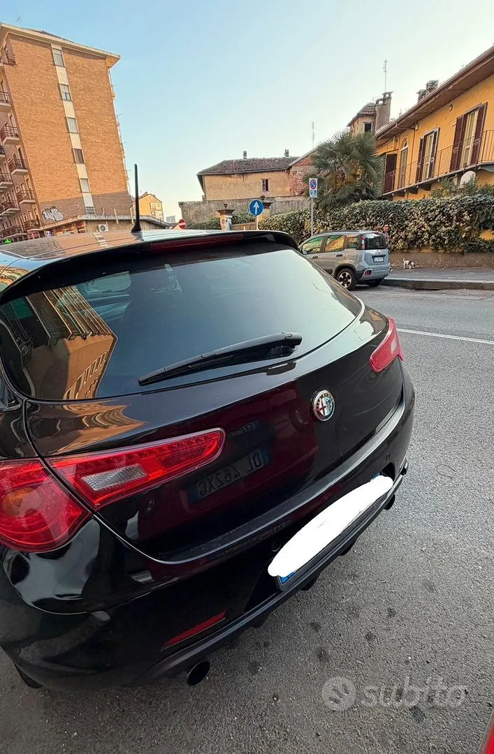 Alfa Romeo Giulietta 2013 photo 2