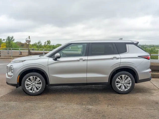 Mitsubishi Outlander 2025 photo 2
