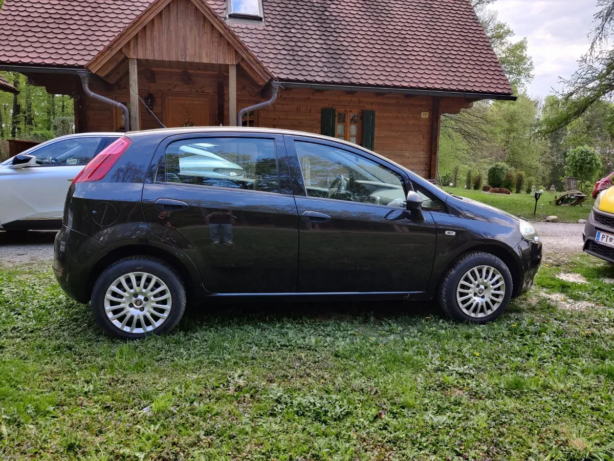 Fiat Punto 2011 photo 3