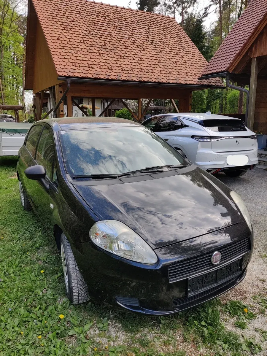 Fiat Punto 2011 photo 2